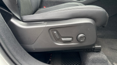 Volvo XC40 2.0 B4P Ultimate Dark 5dr Auto Petrol Estate